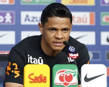 Douglas Santos torce por recuperação de Neymar na Seleção