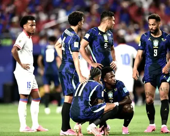 Dublador revela o que Raphinha teria dito após sentir lesão em jogo da Seleção