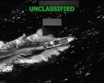 EUA bombardeia barco no Oceano Pacífico e mata dois homens