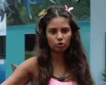 Ex-BBB Gabriela é vista aos beijos com famoso; saiba quem é