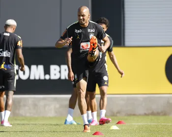 Fabinho afasta polêmica após entrada dura de Casemiro em Endrick em treino da Seleção
