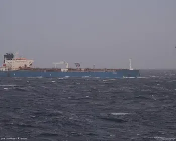 França intercepta petroleiro 'fantasma' russo próximo à Itália, diz Macron