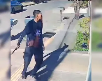 Homem ameaça ex com facão e é morto a tiros pelo atual da mulher; vídeo!