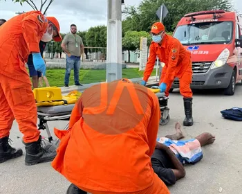 Idoso fica ferido após colisão entre cinquentinha e motocicleta