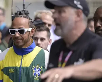 Inglês, Hamilton revela que torcerá para Seleção Brasileira na Copa: 'Minha favorita'