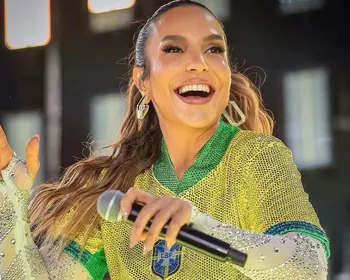Ivete leiloa camisa da Seleção Brasileira em prol de ações sociais; vídeo