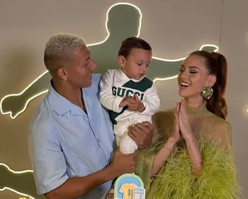 Jogador Richarlison rebate crítica ao nome do filho e dispara: “Vai caçar serviço”