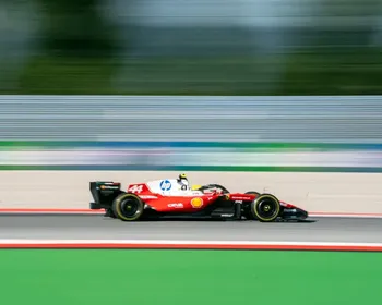 Lewis Hamilton supera Schumacher na F1 e vence primeira com Ferrari em Barcelona