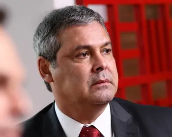Lindbergh parte para o ataque contra Bolsonaros: “Vira-latas de Trump”