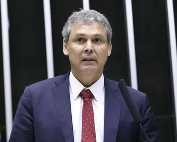 Lindbergh recorre para evitar que André Mendonça seja relator de caso Dark Horse
