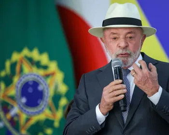 Lula reage à proposta de tarifaço dos EUA e sobe tom contra Bolsonaros