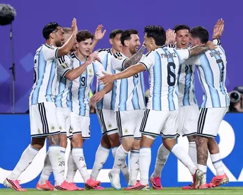 Mac Allister exalta Messi após vitória da Argentina: "O mais importante de todos"
