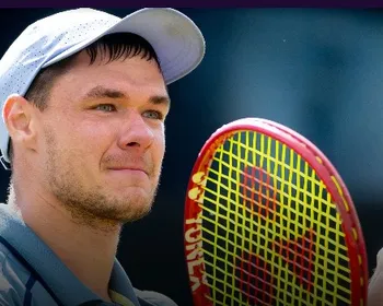 Majchrzak surpreende De Minaur e é campeão do ATP 250 de 's-Hertogenbosch