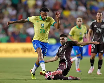 Manchester United faz oferta de quase R$ 300 milhões por meia brasileiro