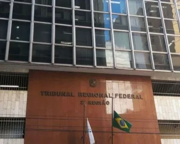 Marinha é condenada por forçar militar trans a usar roupa masculina