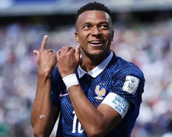 Mbappé marca dois, França supera Senegal e estreia com vitória na Copa