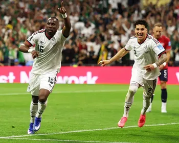 México vence, elimina a Tchéquia e se mantém 100% na Copa do Mundo