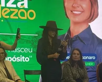 Michelle 'vira madrinha' no DF de filha de réu do 8/1 que morreu na prisão