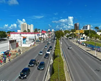 Motorista é preso após acidente com cinco veículos na Fernandes Lima