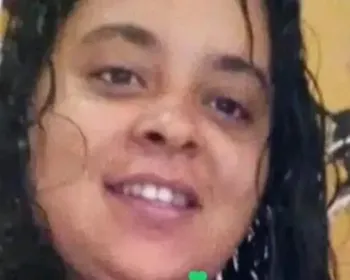 Mulher morta a marteladas pelo companheiro é sepultada em Maceió; família pede justiça