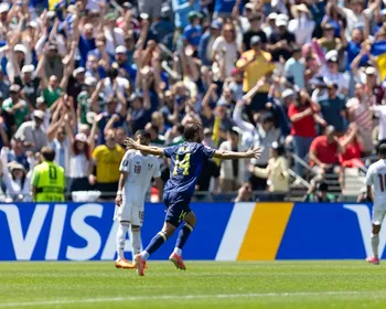 No sufoco, Bósnia se classifica pela primeira vez para o mata-mata