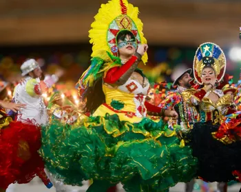 Pé de Serra abre noite do Forró & Folia com homenagem à história do bumba meu boi