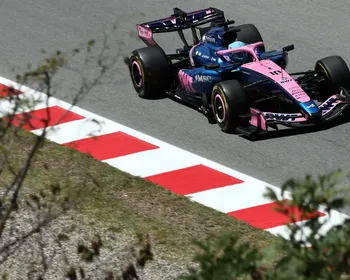 Piloto da F1 recupera pódio 'atrasado' após FIA retirar punição