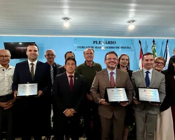Senador Renan Calheiros prestigia lideranças em sessão solene em Cajueiro