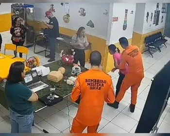 Servidora se engasga minutos após palestra sobre primeiros socorros. Veja vídeo