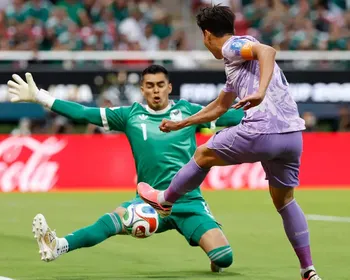 Solidez defensiva faz México ter campanha perfeita e garantir vaga no mata-mata da Copa