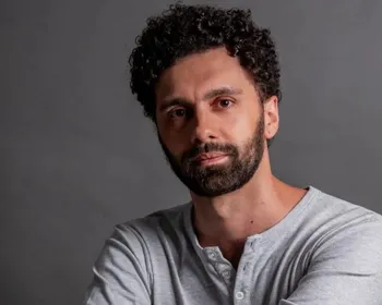 Sucesso nos palcos, Marcelo Alvim vive expectativa por primeira novela