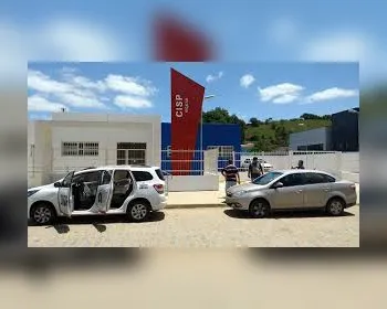Suspeito de tráfico de drogas atira contra policiais e é preso após confronto