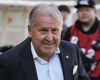 Técnico do Japão quer "ajuda" de Zico antes de duelo com Brasil na Copa