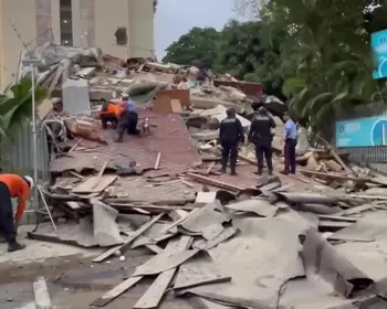 Terremoto: Equipes desafiam o tempo em busca de sobreviventes