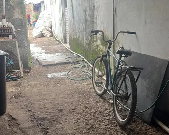 Trabalhador cai em fossa de até 5 metros e fica parcialmente soterrado