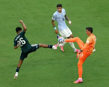 Uruguai desperta no segundo tempo e busca o empate contra a Arábia Saudita