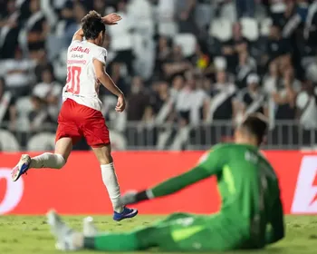 Vasco joga mal, perde para o Bragantino em São Januário e cola no Z4