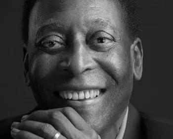 Vidente que previu ataque alienígena em jogo do Brasil revela recado de Pelé