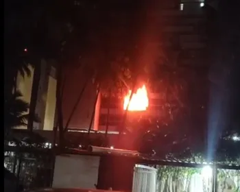 Correria e pânico: incêndio em apartamento na orla mobiliza bombeiros e assusta moradores