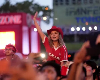 Voos baratos, cerveja liberada e simpatia: os atrativos de Toronto na Copa do Mundo