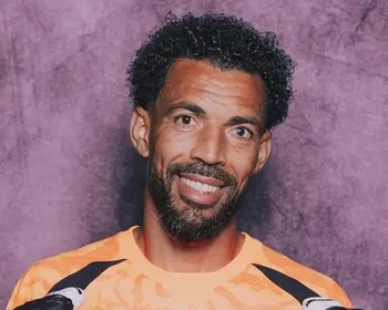 Vozinha, goleiro de Cabo Verde, vira assunto em jogo contra a Espanha: 'Assustador'