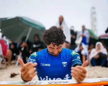 WSL: Yago Dora é campeão em Saquarema após vencer número 1 do mundo