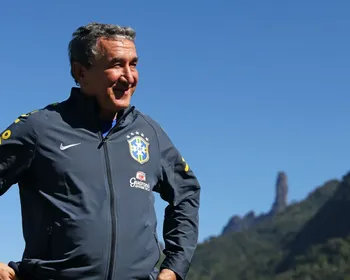 Zinho atualiza estado de saúde de Parreira: "Estável, mas não das melhores"