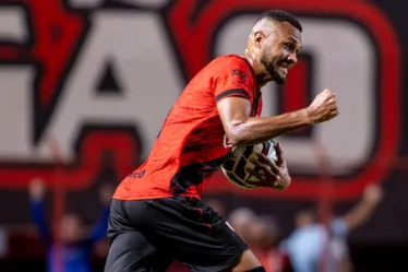 
				Atlético-GO 3x3 CRB: um tempo de manual, outro de velhos defeitos
			
			