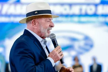 
				Carrões para Lula em Paris já custaram R$480 mil
			
			