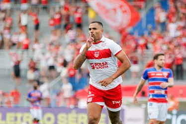 
				Veja os melhores momentos do empate entre CRB e Fortaleza, pela Série B: 1 a 1
			
			