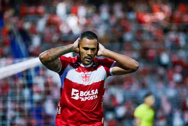 
				Em jogo de cinco gols, CRB perde para o São Bernardo pela Série B, no Rei Pelé: 3 a 2
			
			