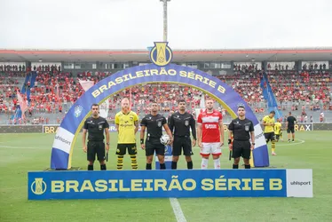 
				Em jogo de cinco gols, CRB perde para o São Bernardo pela Série B, no Rei Pelé: 3 a 2
			
			