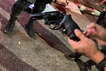 
				Empresário é baleado em atentado e atirador é morto por policial à paisana em Arapiraca
			
			