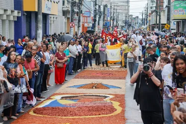 
				Fé e tradição marcam celebração de Corpus Christi no Centro de Maceió
			
			